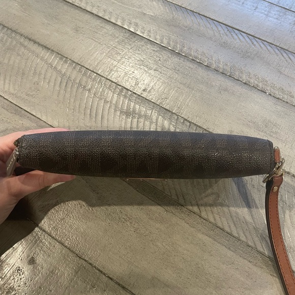 Michael Kors Brown monogram wallet - Picture 5 of 11